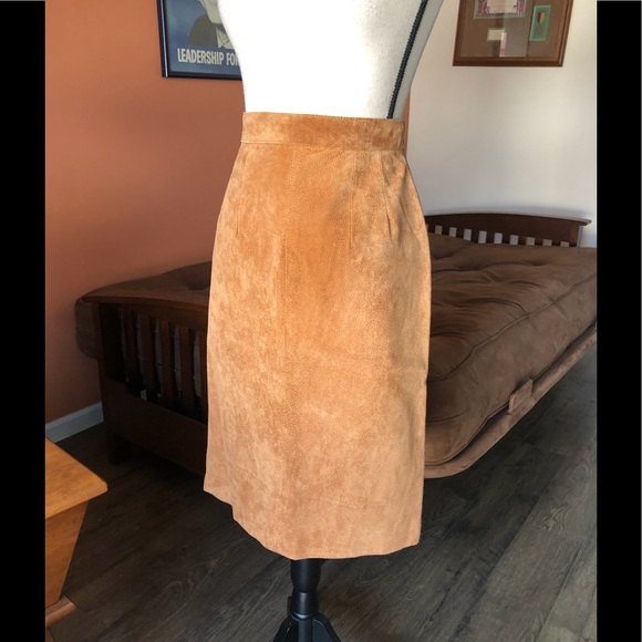 VINTAGE light mahogany suede skirt - Picture 3 of 6